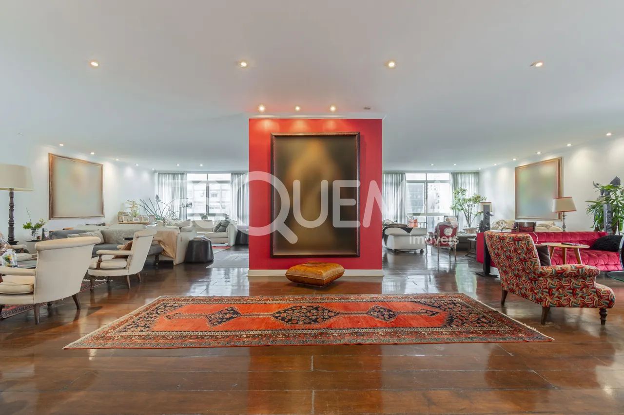 Apartamento com janelões piso teto