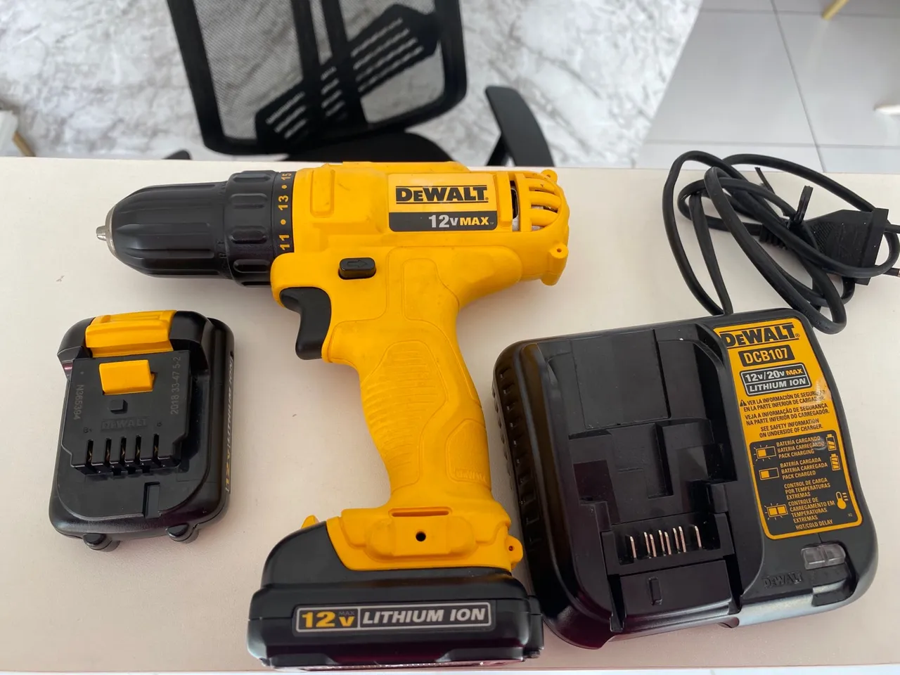 Furadeira/Parafusadeira Dewalt 12v + Bateria + Carregador