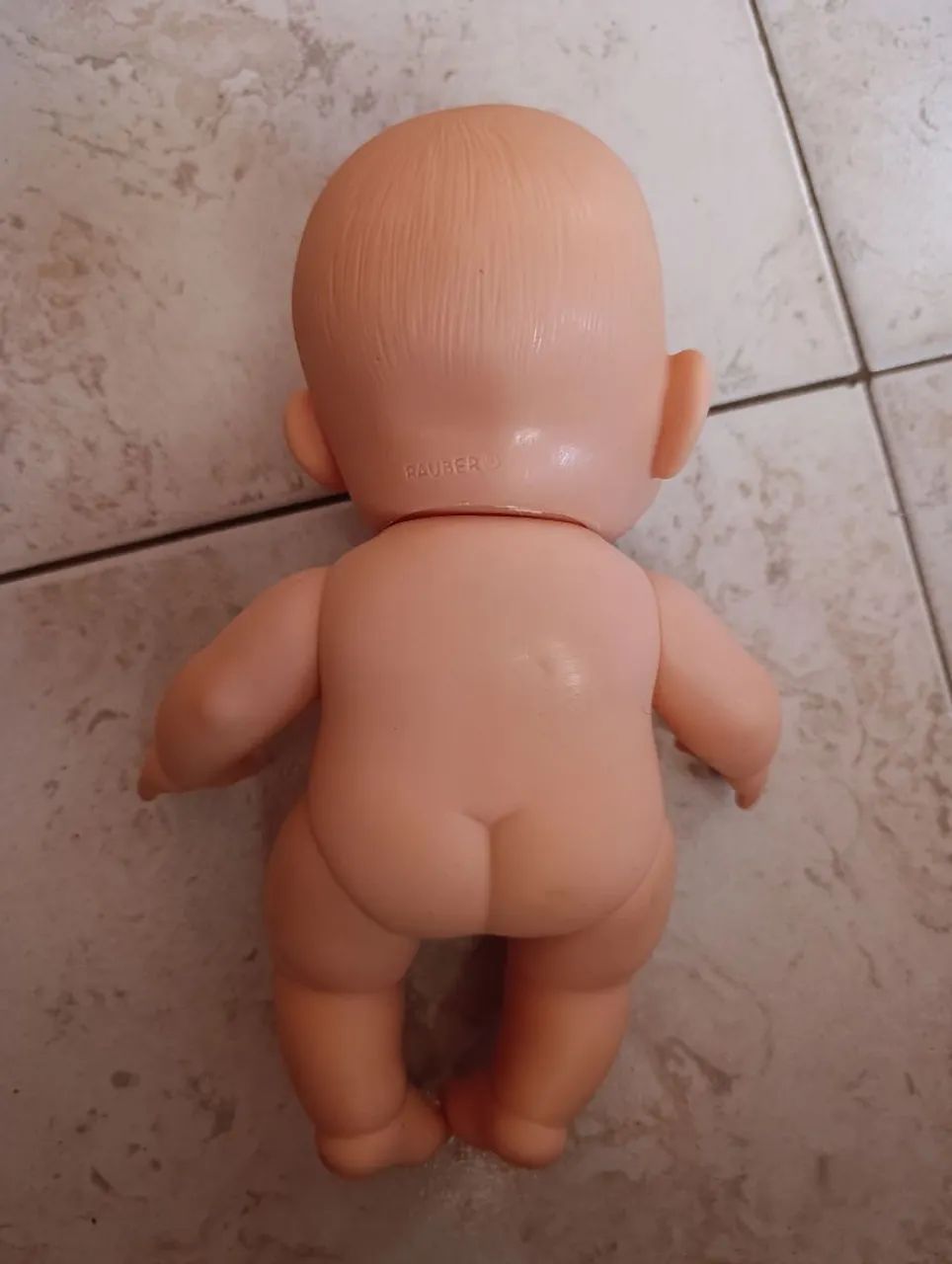 Boneca bebe bee baby com touquinha semi novo - Foto 3