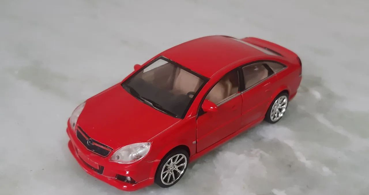 Miniatura Vectra em metal 