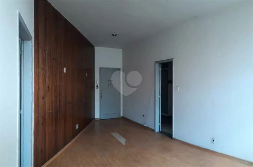 Vende-se apartamento de 3 quartos no centro JF