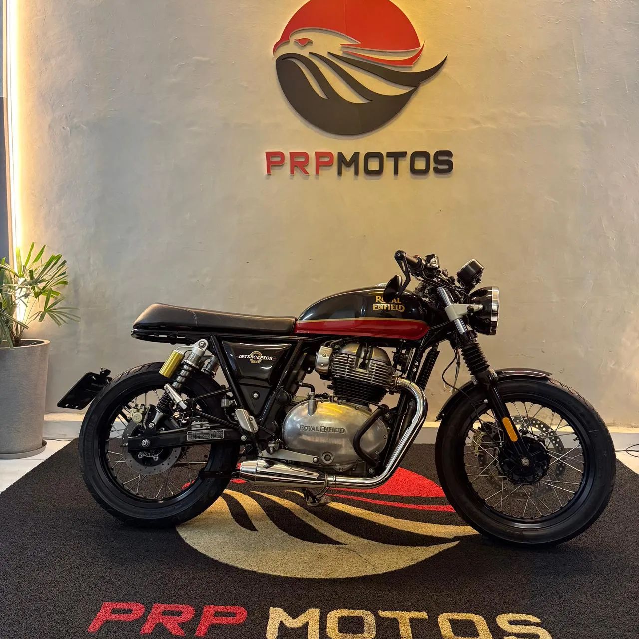 Royal Enfield Interceptor 650 Custom  - Foto 2
