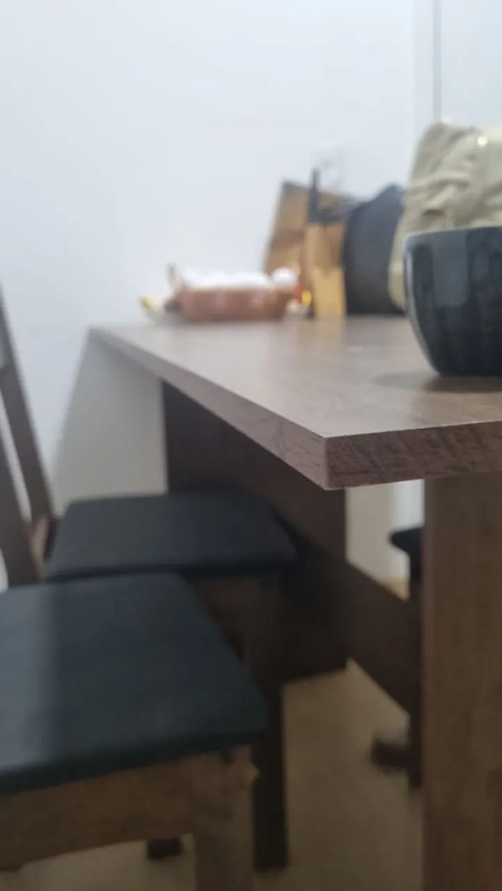 Mesa com 4 cadeiras