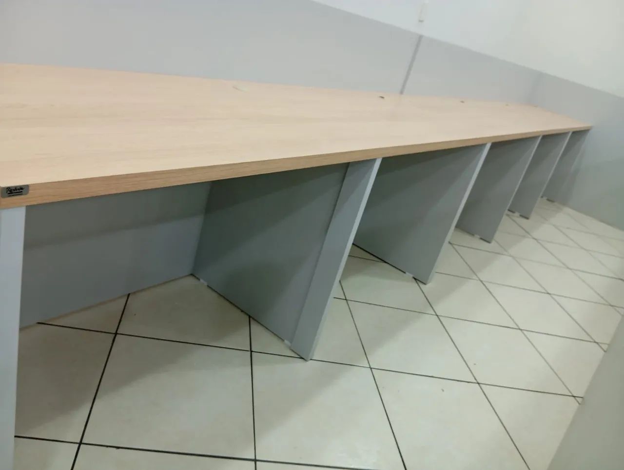 Mesa de escritório novinha