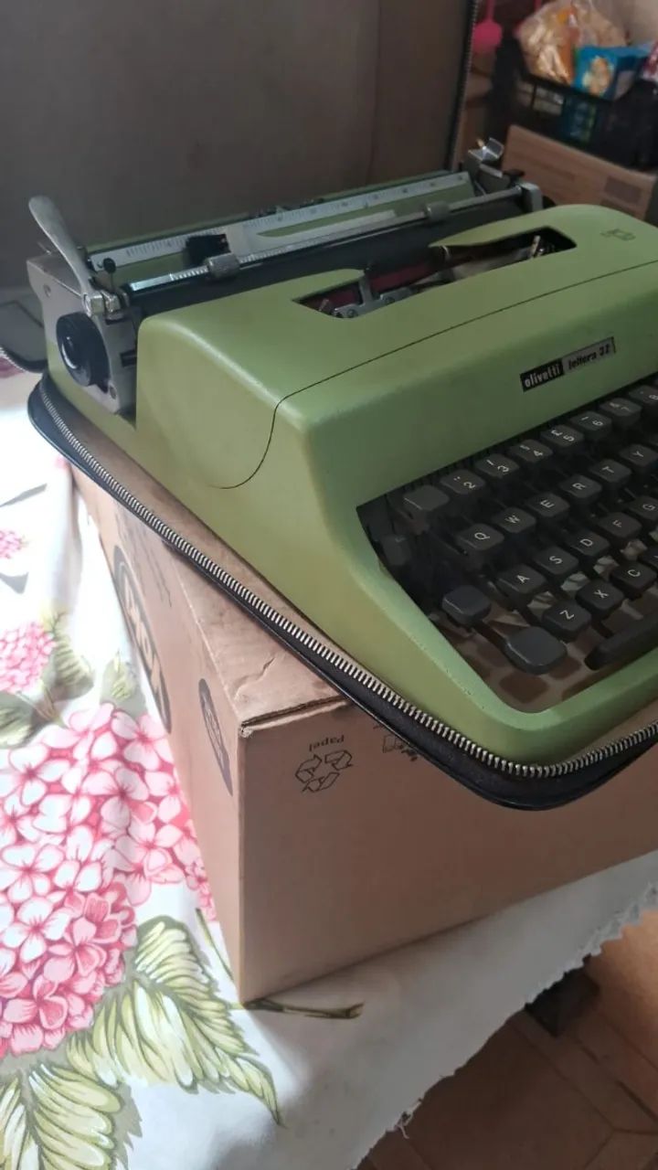 Maquina Escrever Olivetti Lettera 32 -usada-raridade 1960 (Usado) - Foto 3