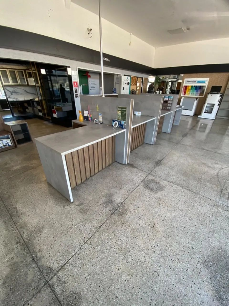 BANCADA DE ATENDIMENTO DE LOJA - Foto 3