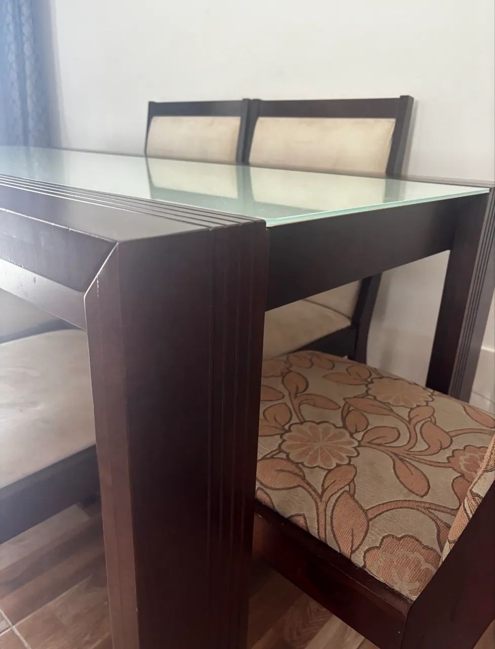 Mesa de Jantar 6 Lugares com Tampo de Vidro - Excelente Estado - Foto 3