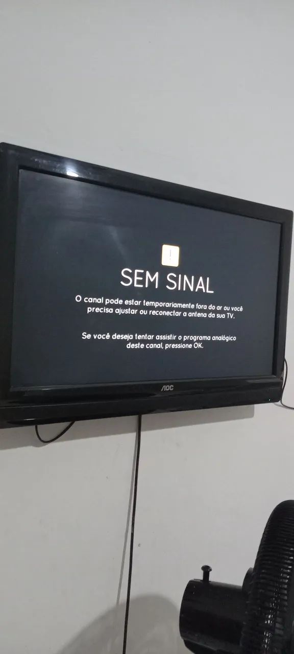 Vendo uma tv 32 polegadas AOC 