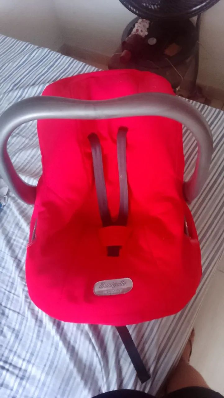 Carrinho de bebê e bebê conforto 
