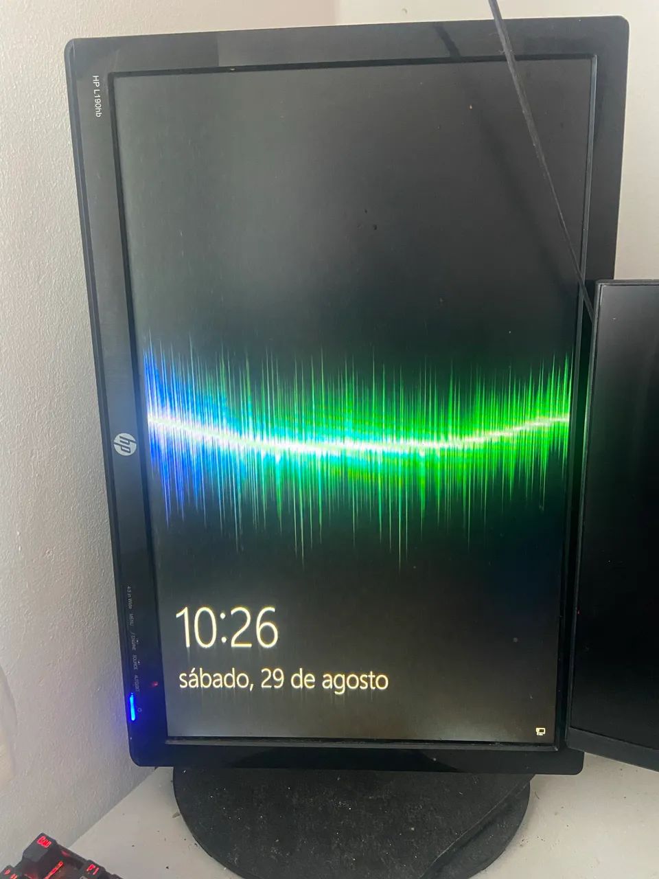 Monitor HP L190HB, de 19 polegadas, LCD, com entradas VGA e DVI.