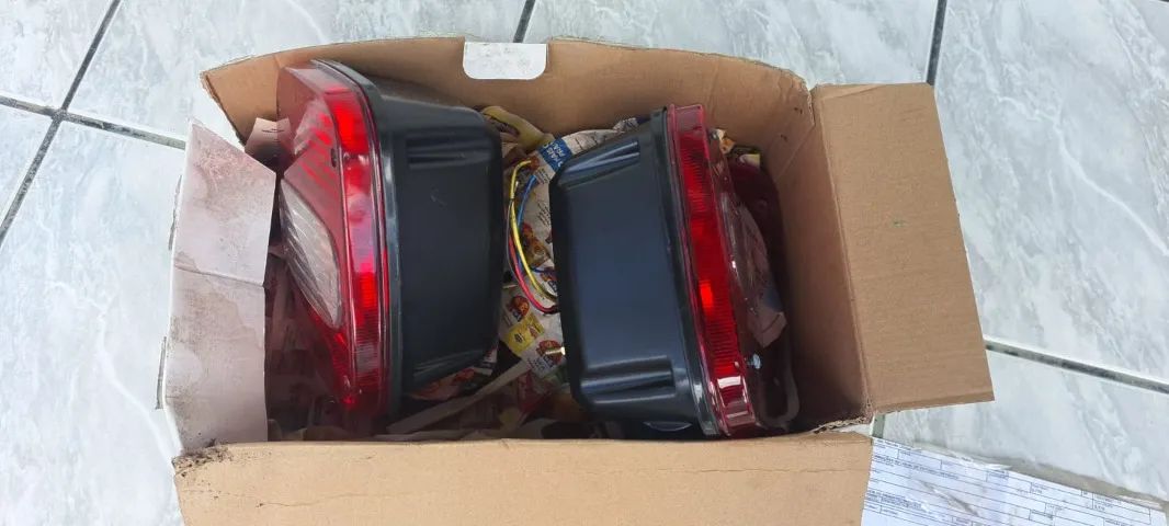 Lanternas originais caminhão volks, ja vai com lâmpadas, com nota fiscal - Foto 8
