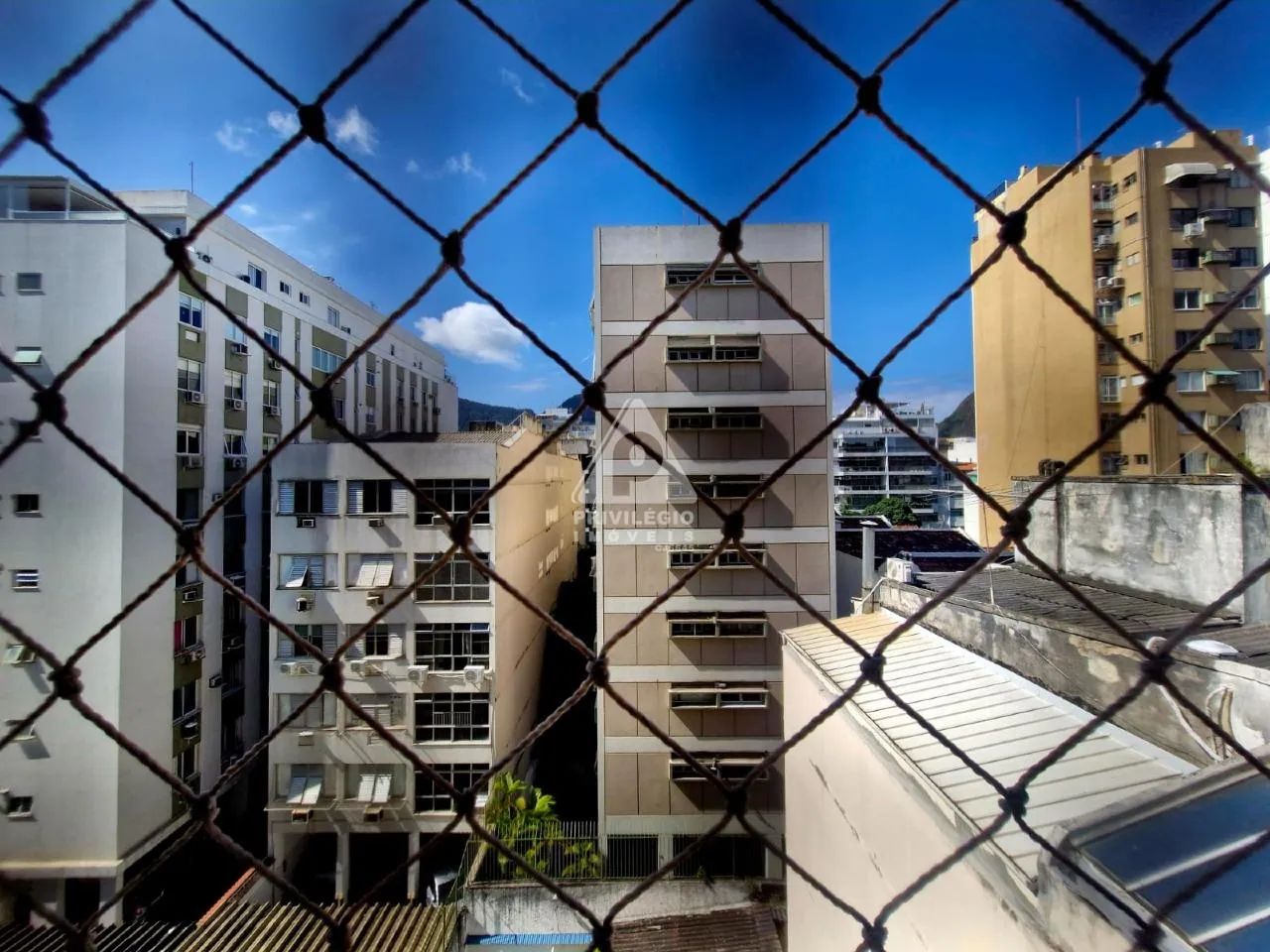 Apartamento reformado no Posto 10! - Foto 5