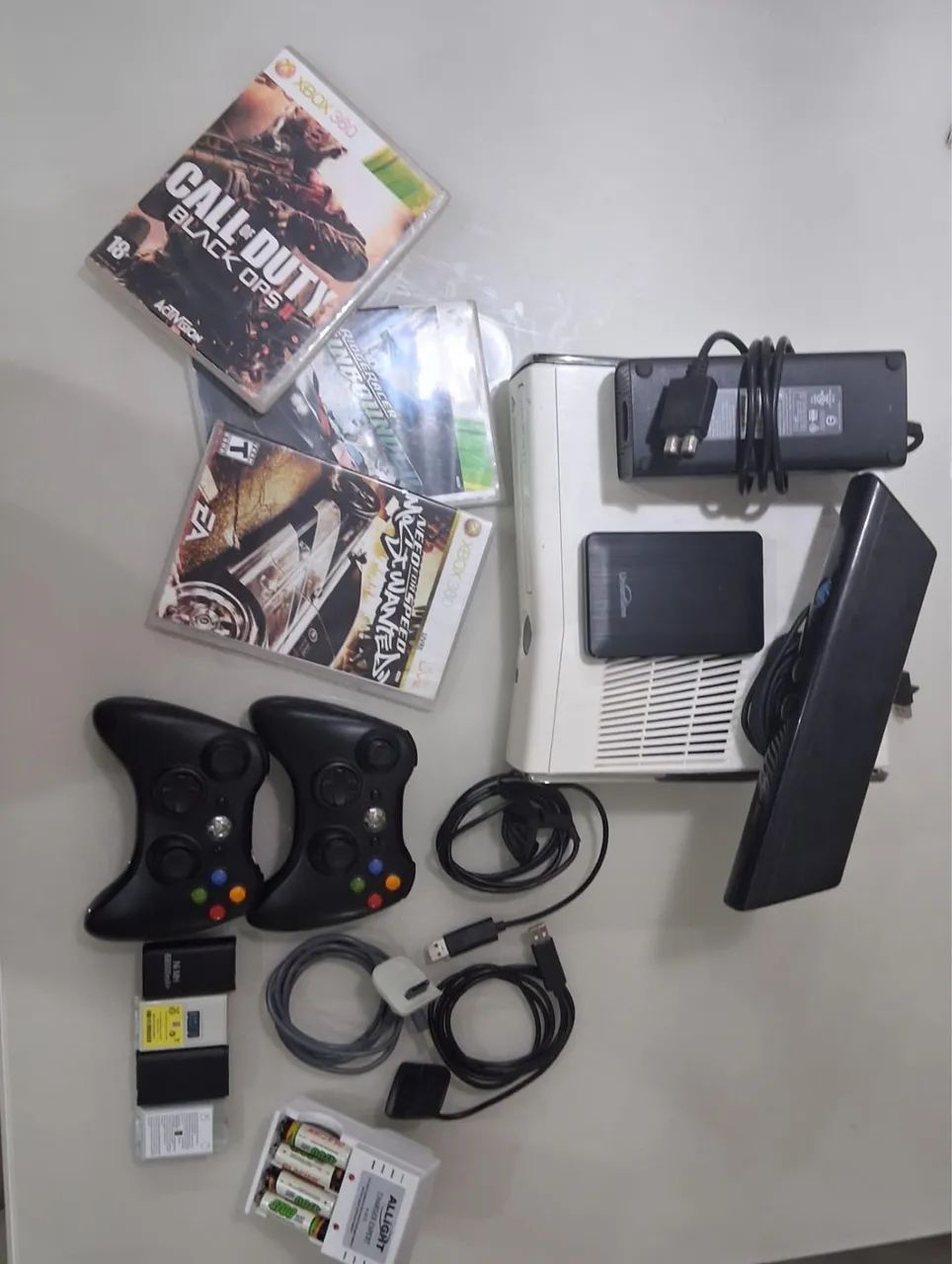 X-Box 360 Completo de tudo - Consoles de Vídeo Game - Augusta Mota