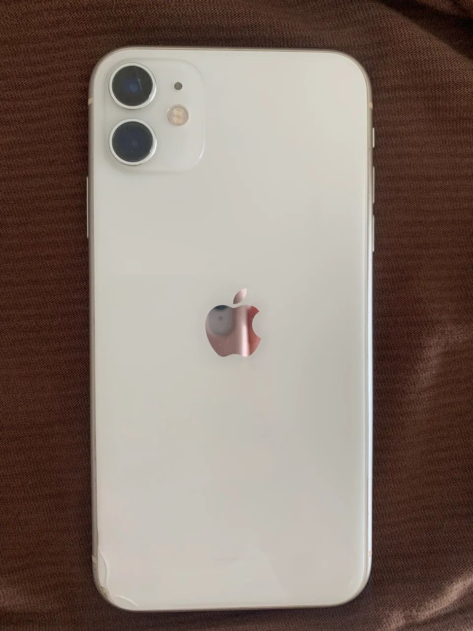 iPhone 11 64GB branco em bom estado 