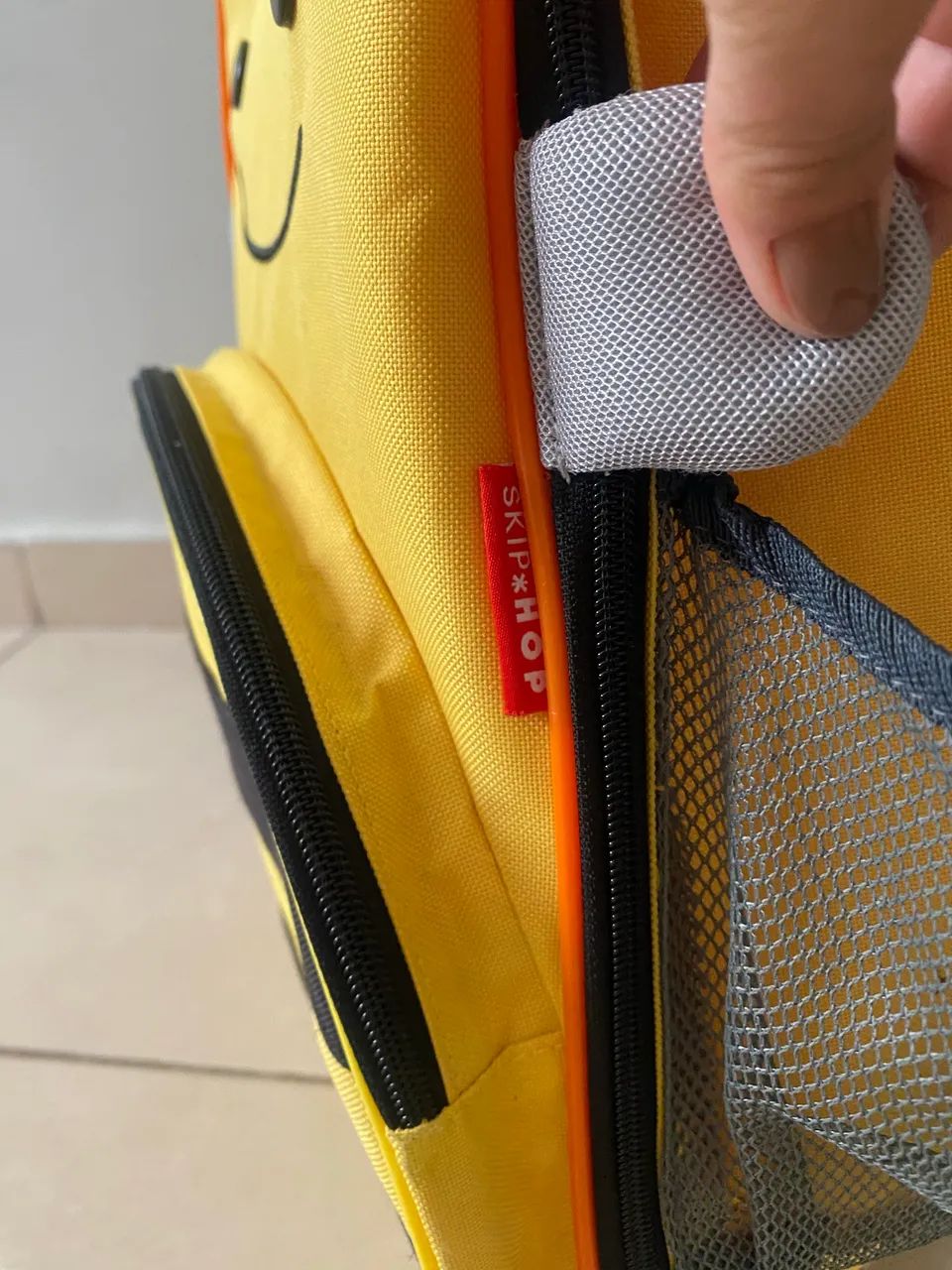 Mochila de Rodinhas - Skiphop Abelha (original) - Foto 5
