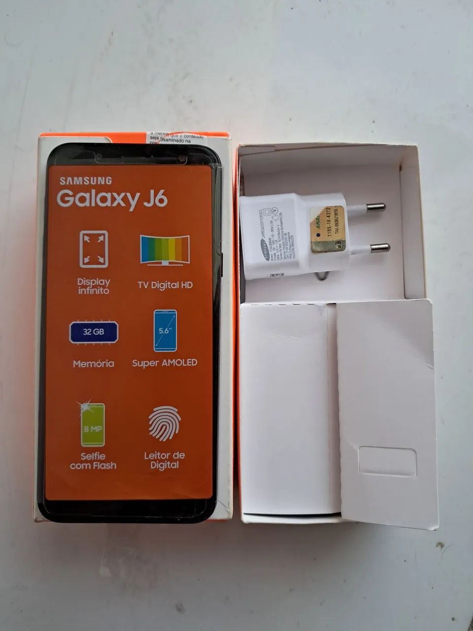 Smartphone Samsung Galaxy J6 com TV digital 