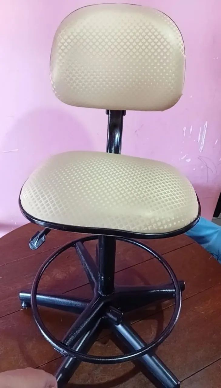 POLTRONA E MESA DE ESCRITÓRIO - Foto 2