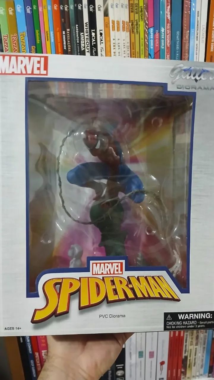 Spiderman Diorama Diamond Select 