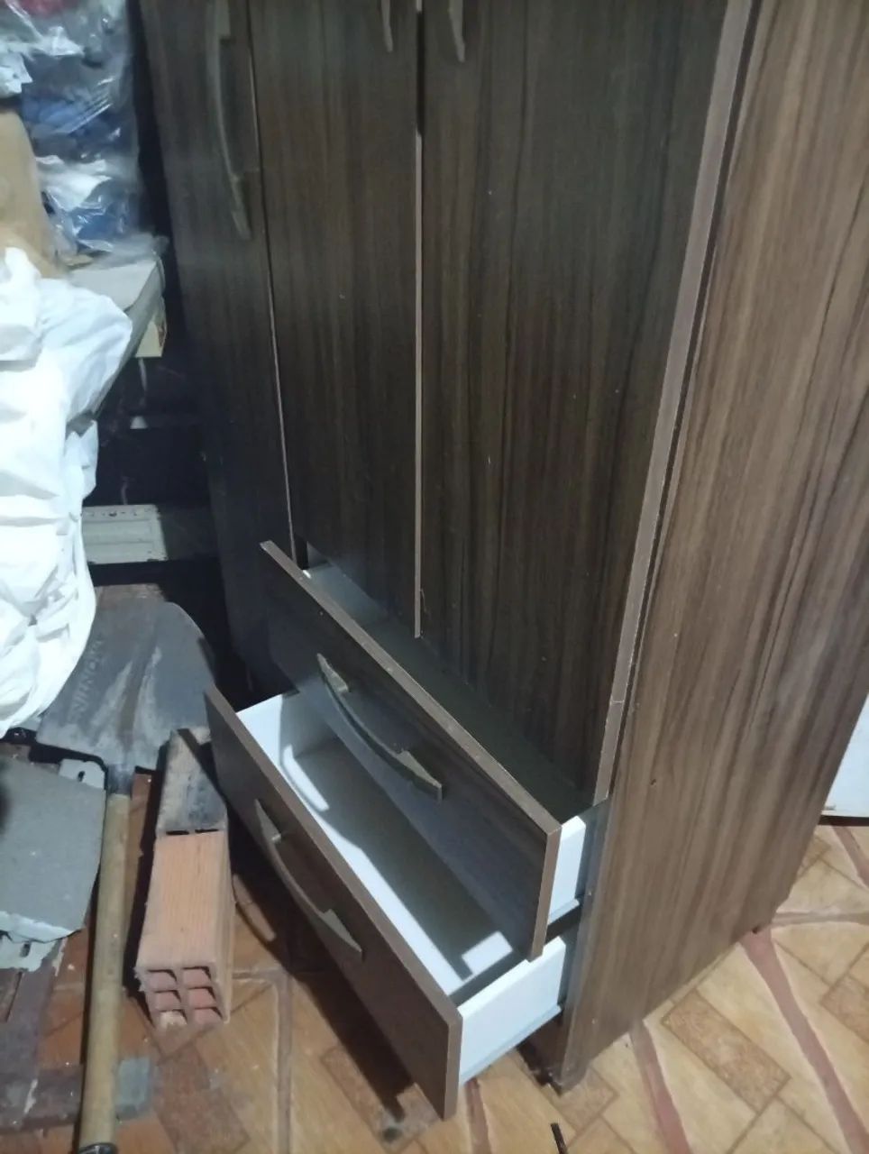 GUARDA ROUPA MARROM