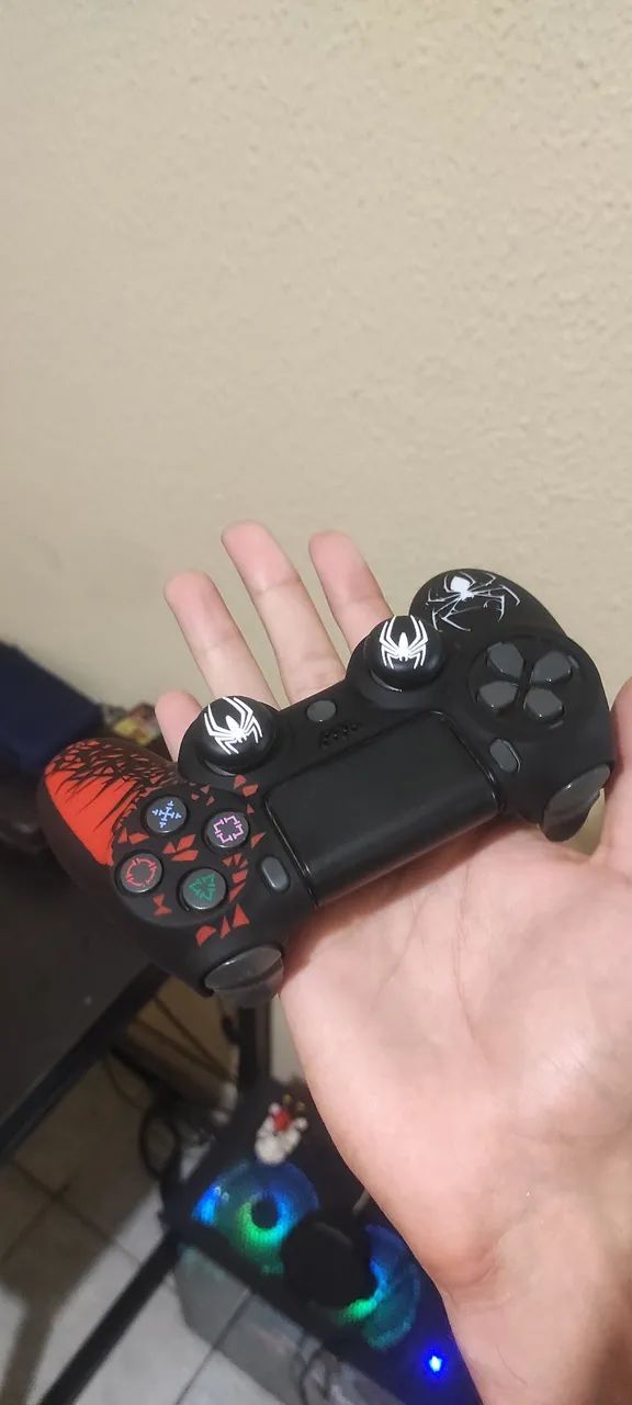Controle ps4 genérico + capa silicone Marvels Spiderman 2 - Foto 4