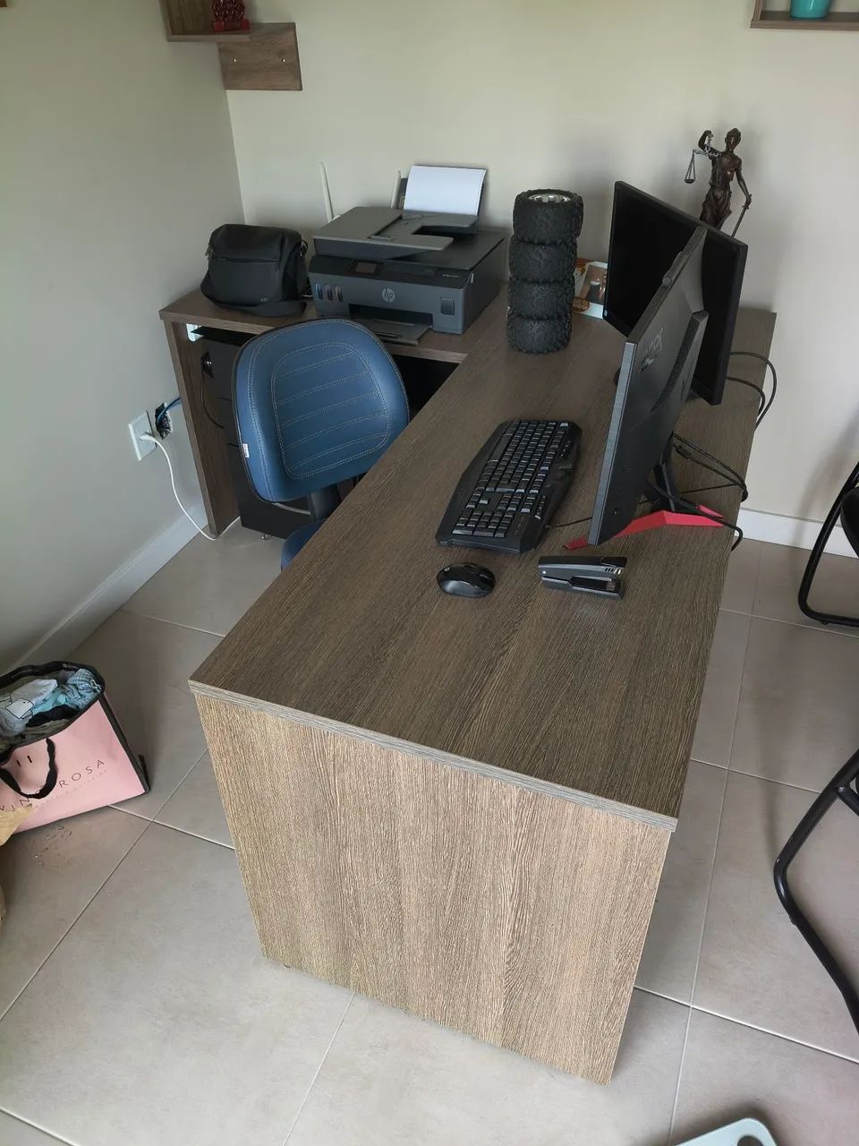 Móveis de escritório completo e computador 