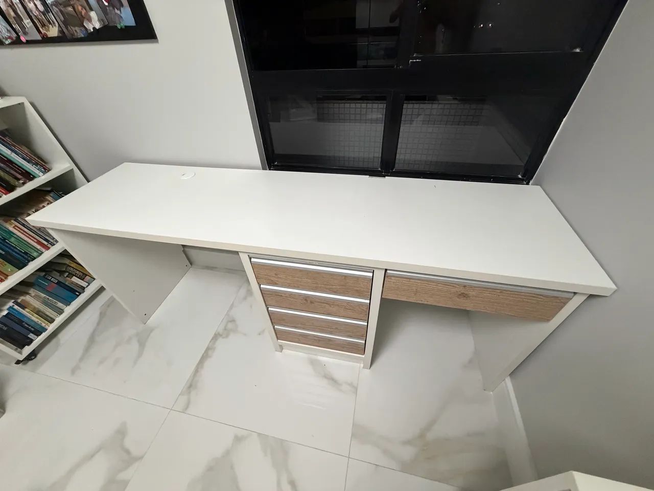Escrivaninha mdf com gavetas