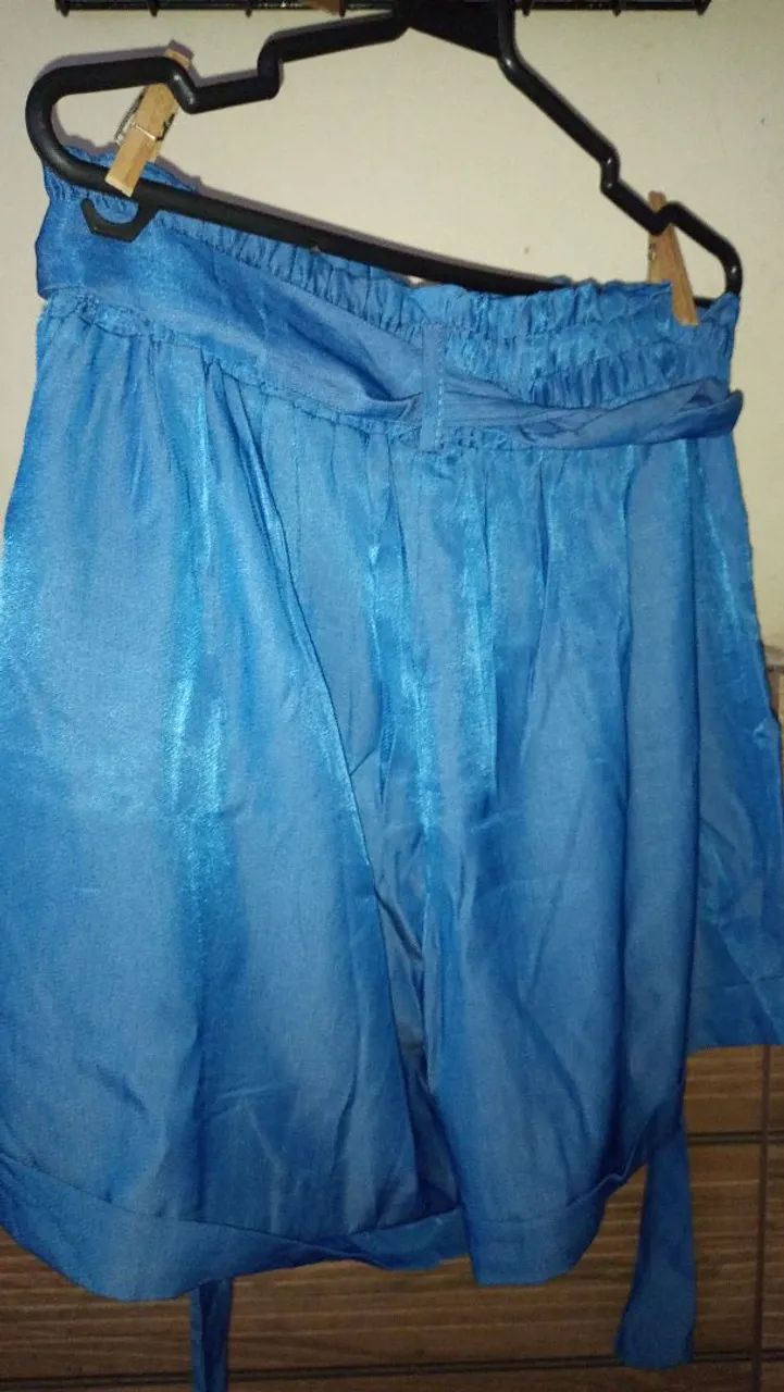 Short 95% poliester, 5% elastano, com elástico na cintura e cinto do mesmo tecido. - Foto 2