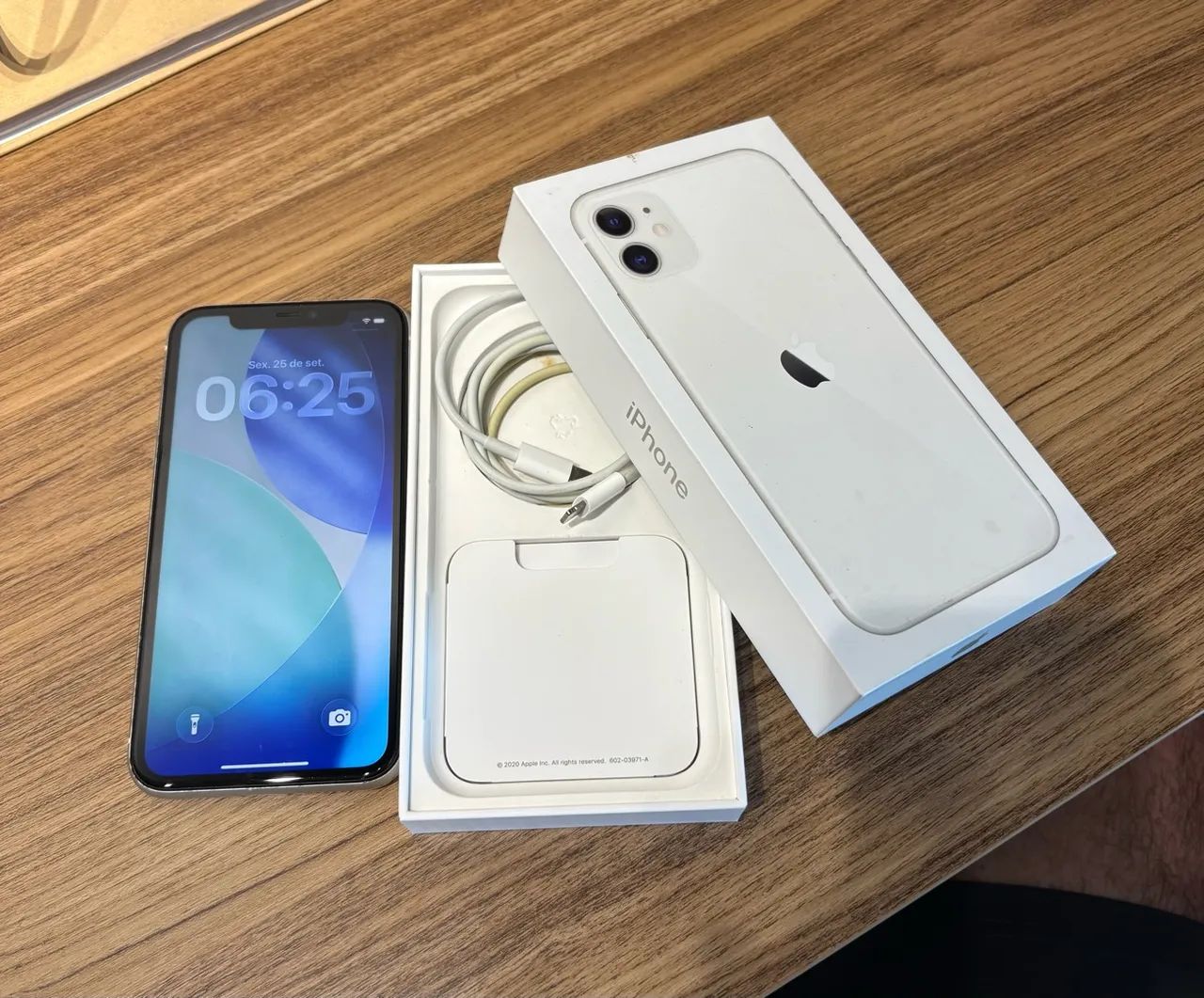 iPhone 11 - 128GB Branco