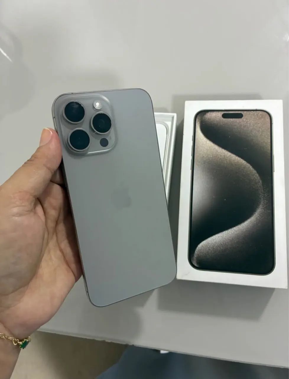 iPhone 15 pro max R$ 4.400