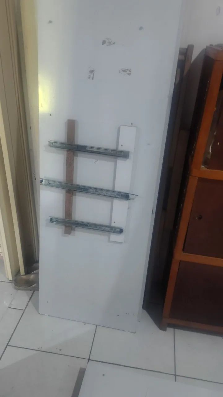 Guarda roupa solteiro porta de correr  - Foto 4