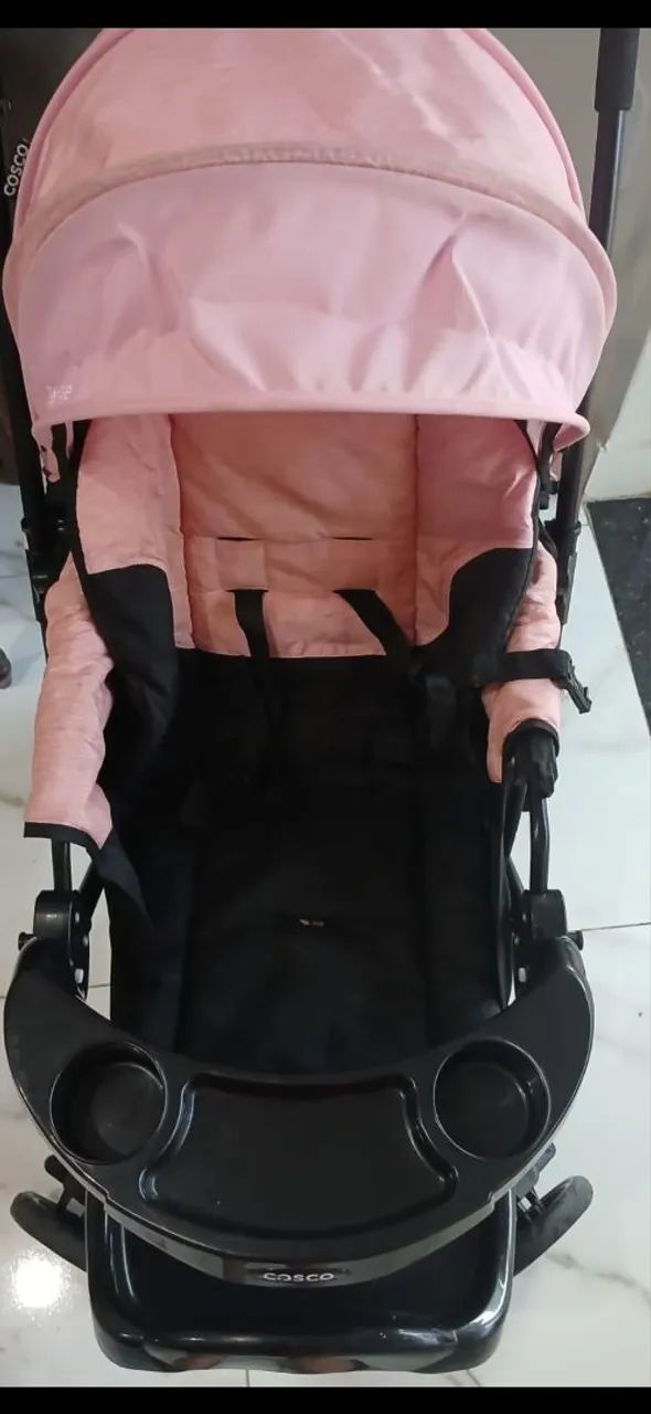 Carrinho de bebê e conforto 