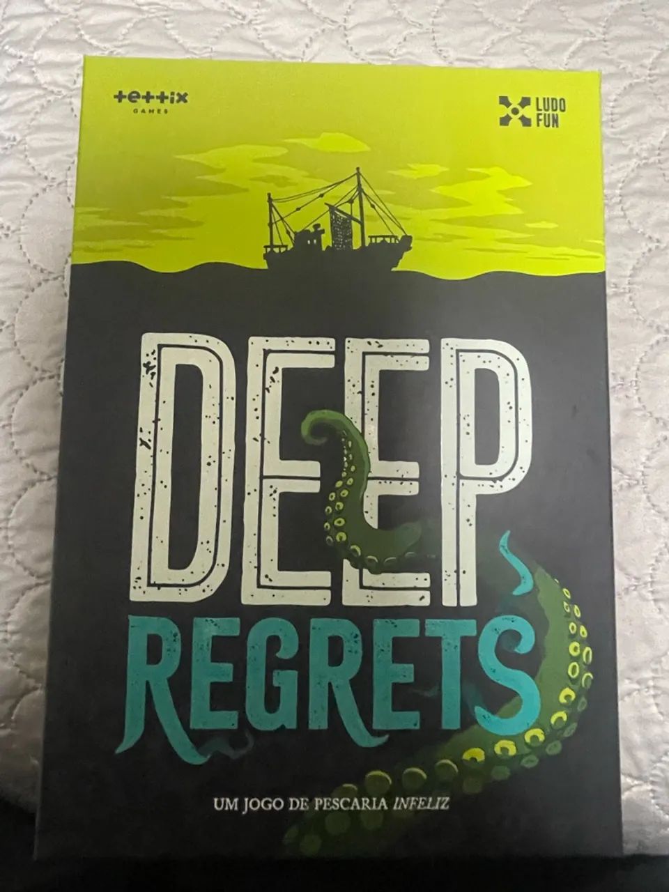 Vendo jogo de tabuleiro Deep Regrets.