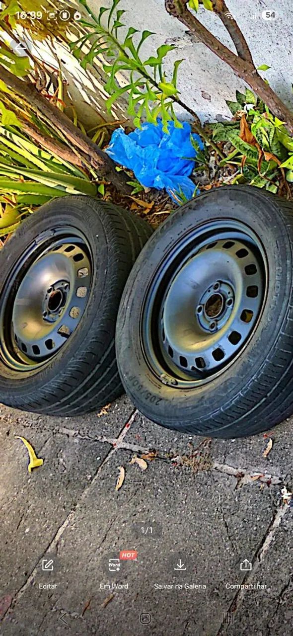 Pneus, aros 15 e calotas originais - Foto 6