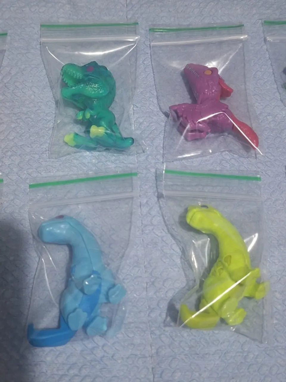 Jurassic world kinder joy 10 unidades - Foto 3