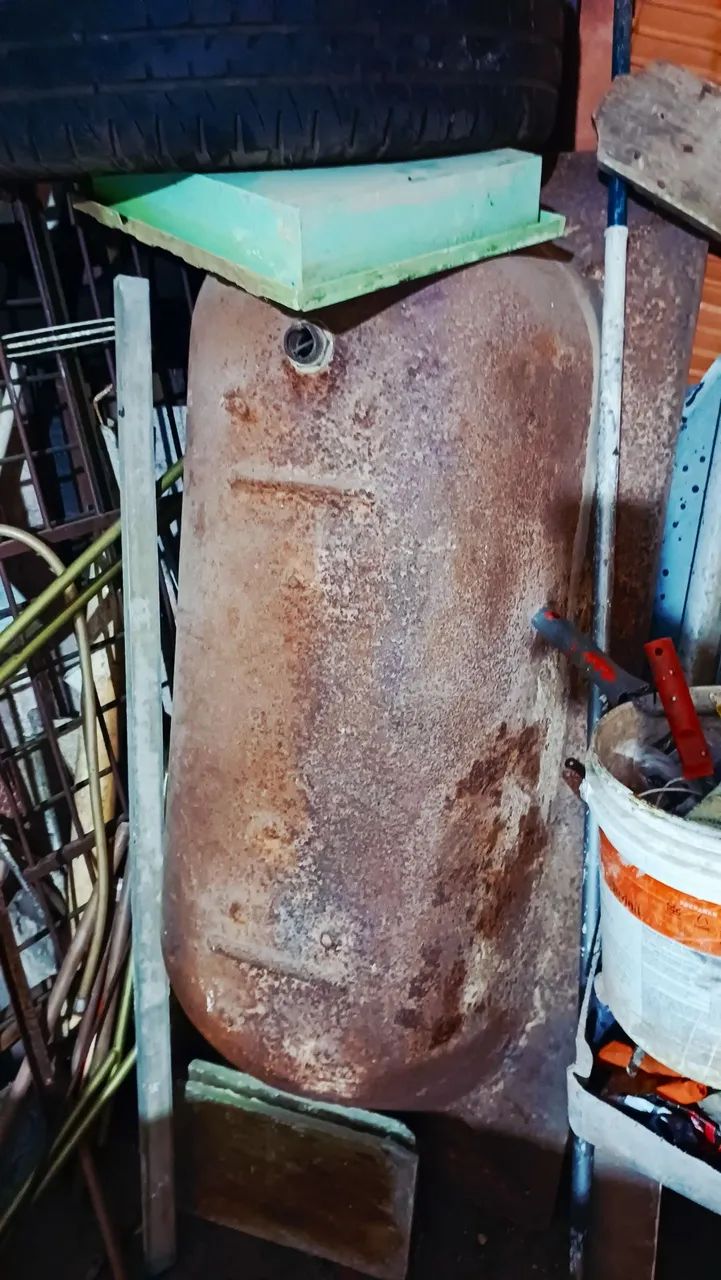 Banheira antiga de ferro fundido esmaltada