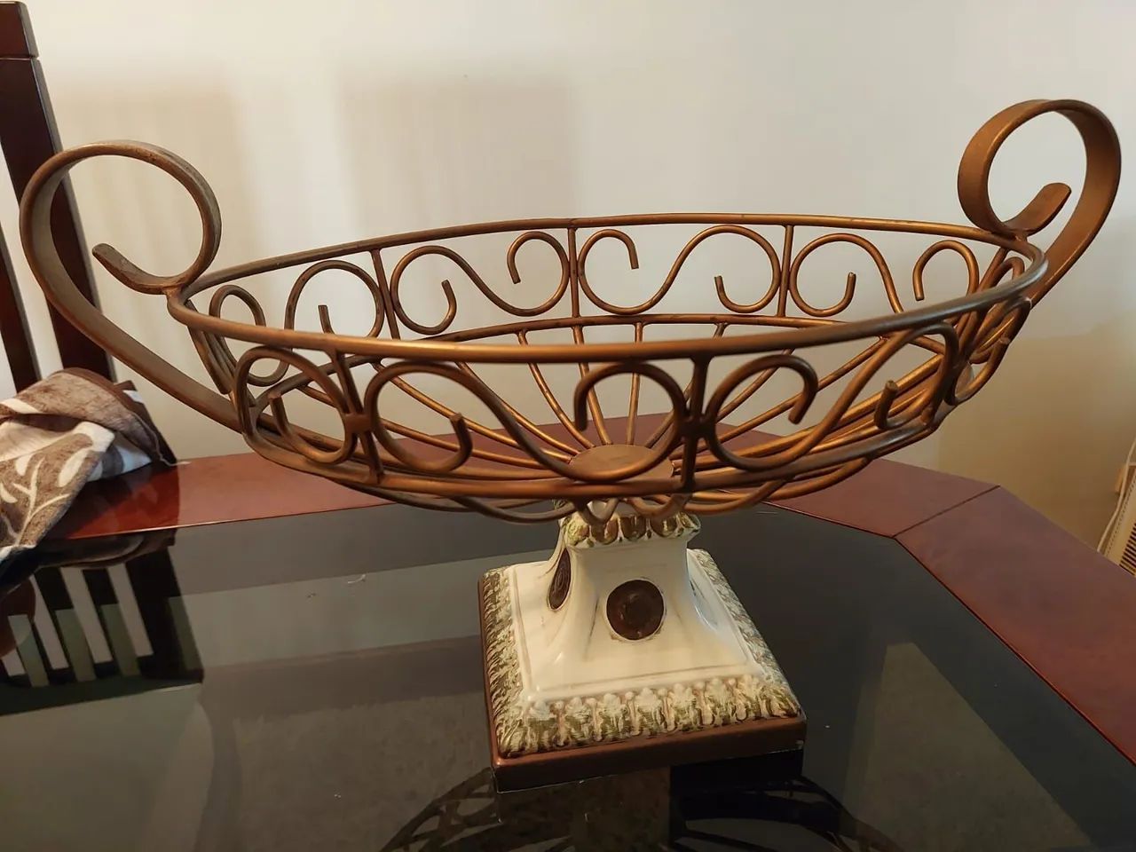 Fruteira vintage grande com pe cerâmico 