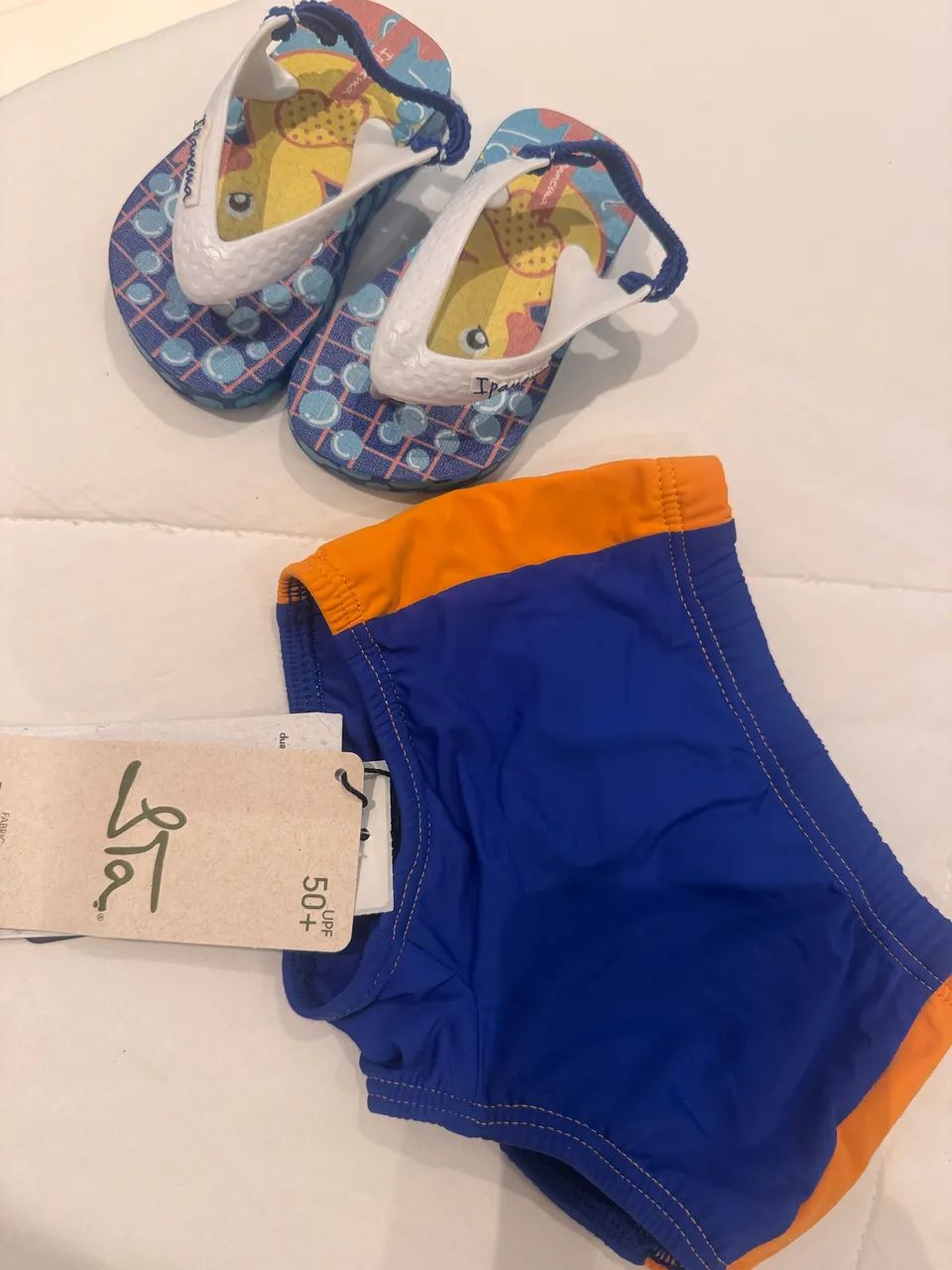 Sunga e chinelo 1 ano sem uso