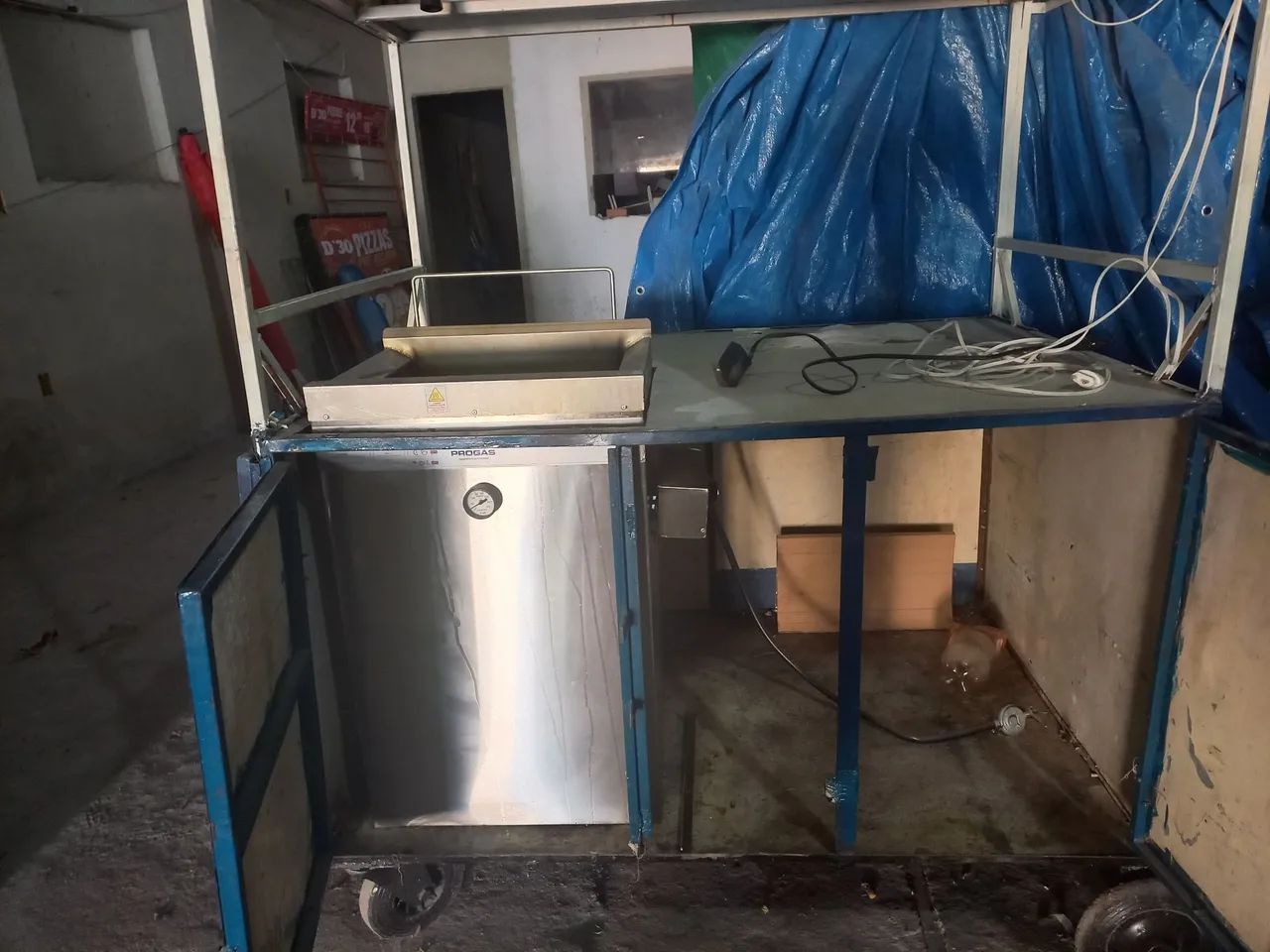 Vendo barraca grande de salgado com fritadeira a gás.  - Foto 3