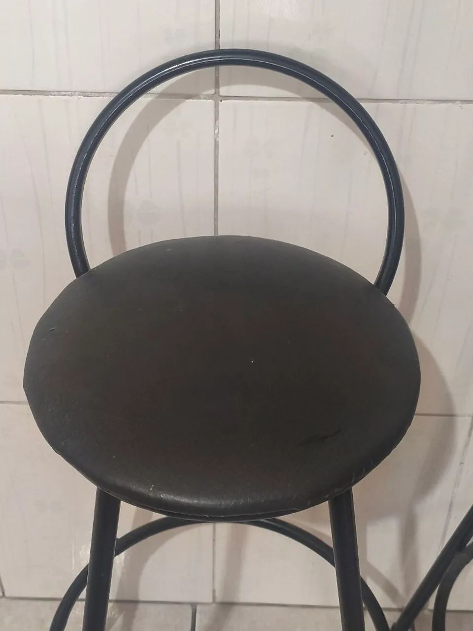 Conjunto de Duas Banquetas Pretas - Foto 2