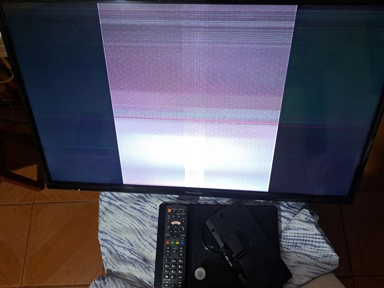 TV Panasonic 32' - Leia a descrição abaixo