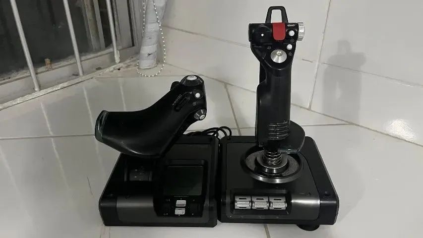 Saitek X52 Pro loghitech