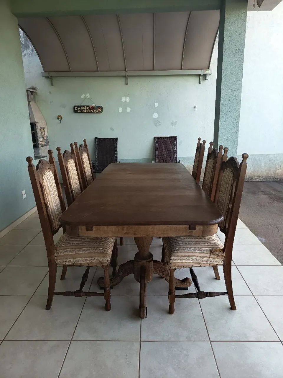 Mesa de madeira com 6 cadeiras 