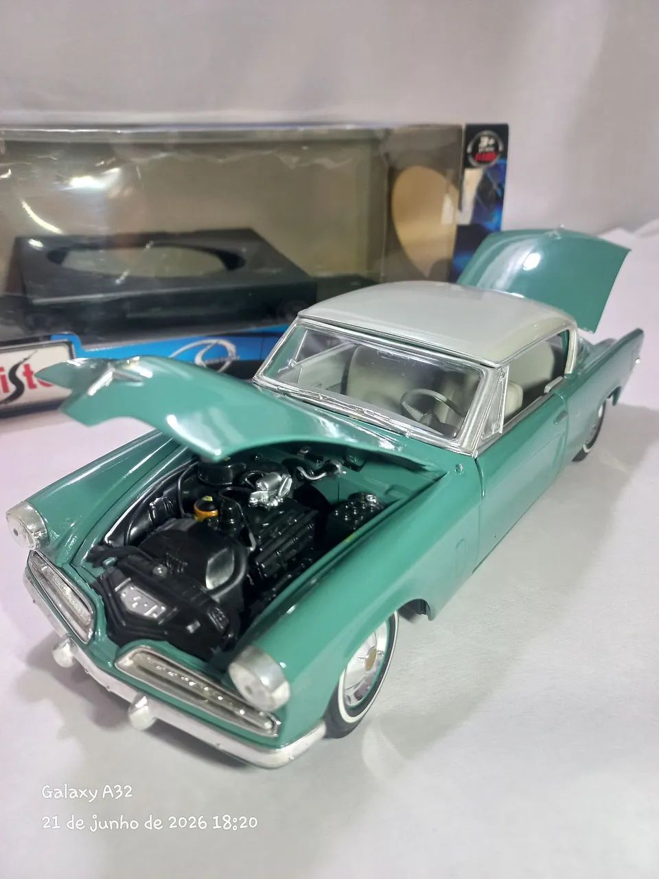 Carrinho studbaker starliner 1955 Scala 1/18 maisto  - Foto 4