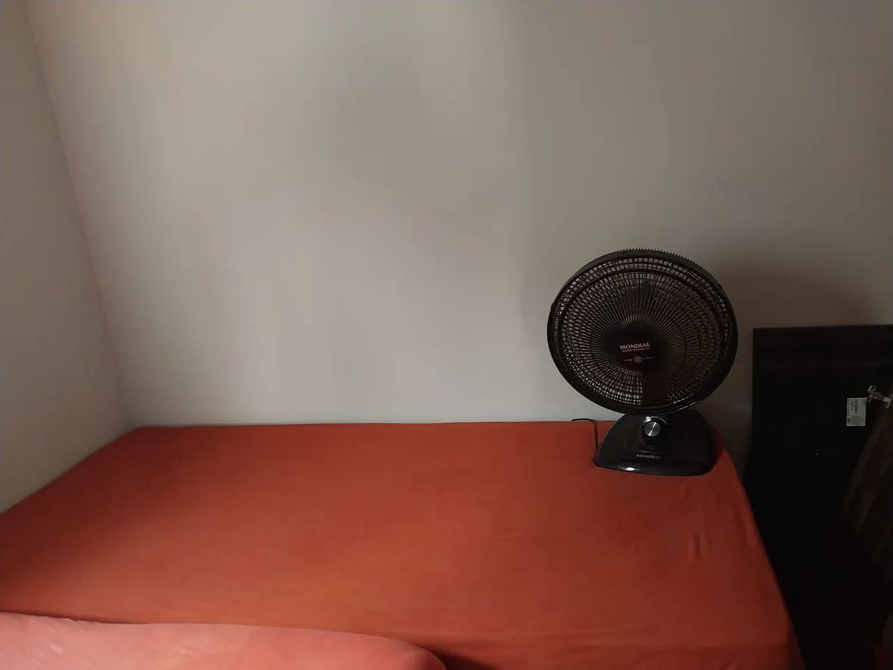Vendo cama box de solteiro 250  - Foto 2
