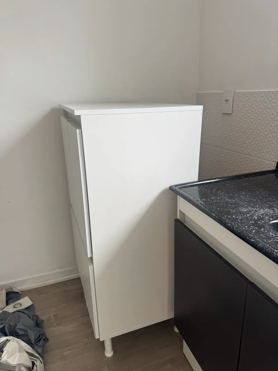 Balcão de Cozinha com Pia C/ Bancada cor Granito Preto MDF E Movél Branco Armário MDF - Foto 2