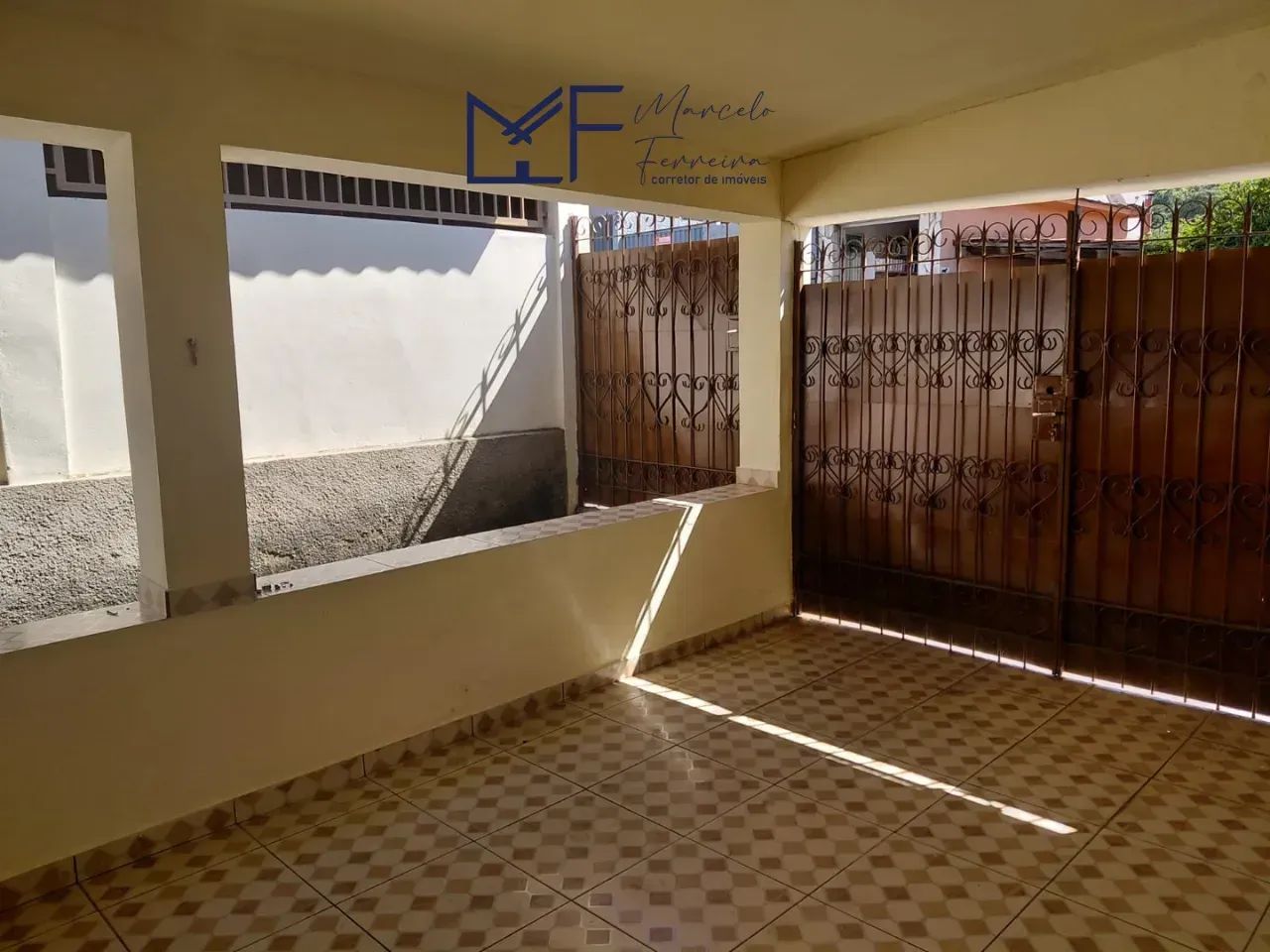 Casa no centro de Florestal/MG - OPORTUNIDADE