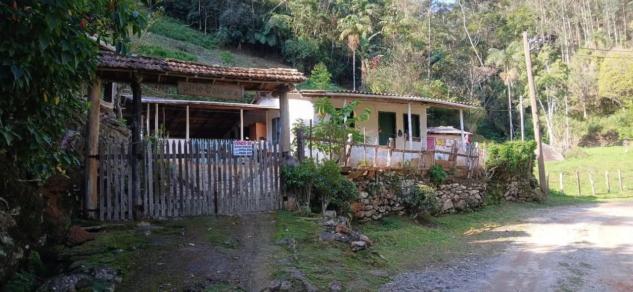 Vende-se Sítio com Casa