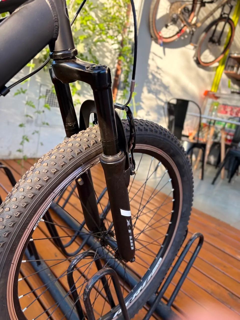 BICICLETA ARO 24 COM SUSPENSÃO E MARCHA NOVA - Foto 3