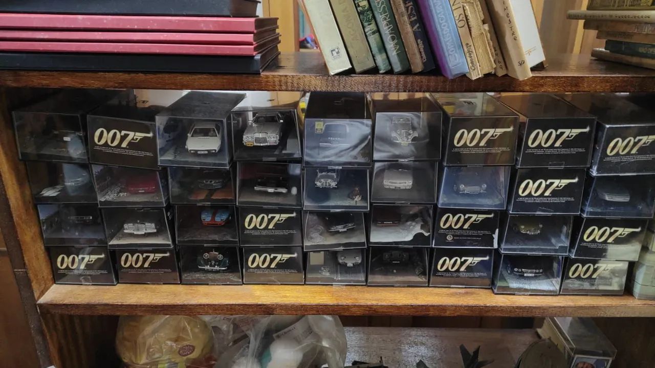 COLEÇÃO COMPLETA JAMES BOND PANINI - Foto 4