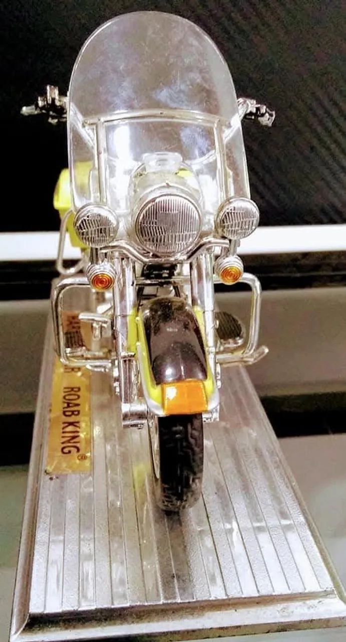 Miniatura Harley Davidson Road King escala 1:10 - Foto 4